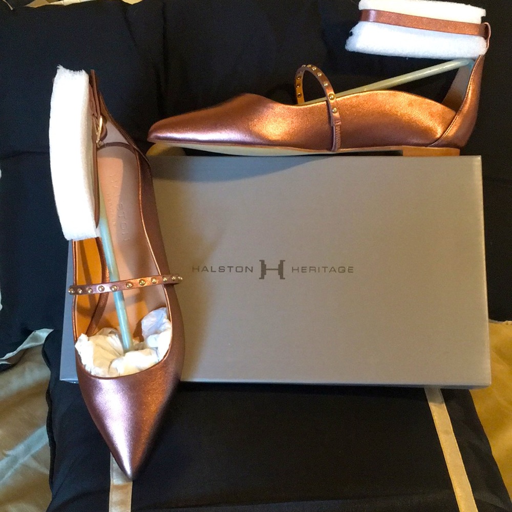 NWT Halston Heritage Arwen Flats